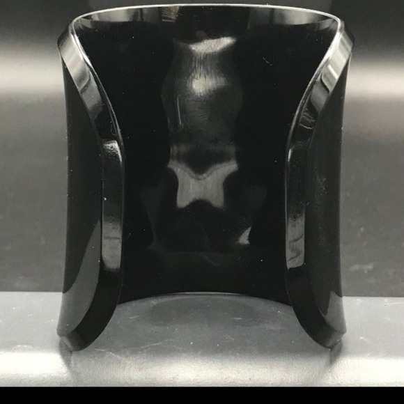 TORY BURCH BLACK acrylic resin STATEMENT PIECE absolutely 💯 gorgeous! 🩷🖤🩷🖤 - Picture 4 of 4